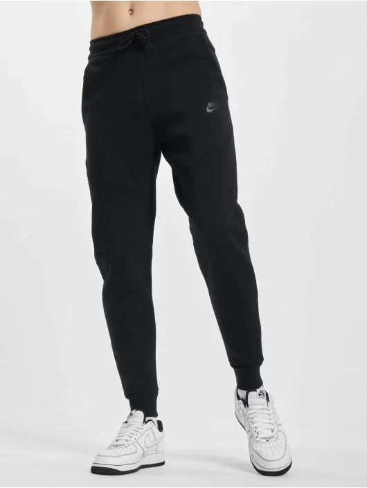Nike Herren Jogginghose Sportswear Tech Fleece In Schwarz 1 Nike Herren Jogginghose Sportswear Tech Fleece In Schwarz