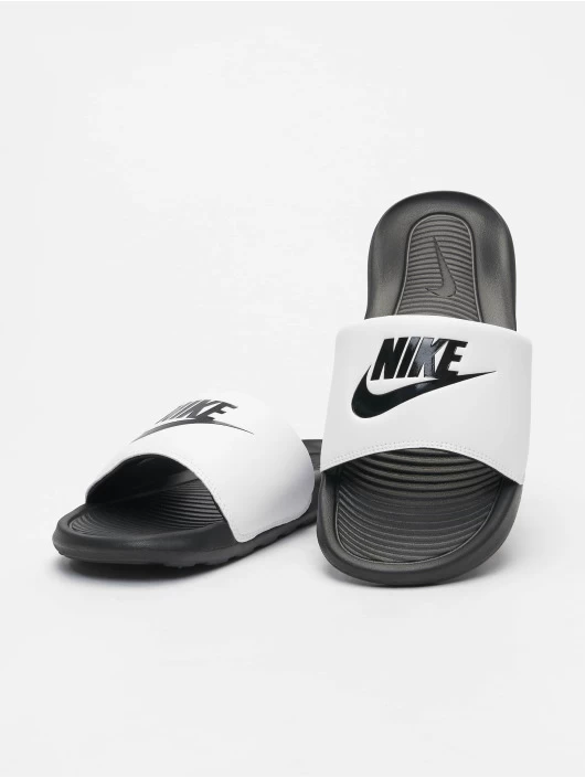 Nike Herren Sandalen Victori One Slide In Schwarz 1 Nike Herren Sandalen Victori One Slide In Schwarz