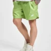 Nike Herren Shorts Woven Land Flow In Grün