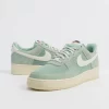 Nike Herren Sneaker Air Force 1 '07 LV8 "Enamel Green" In Grün