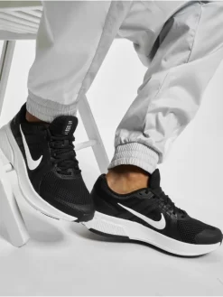 Nike Herren Sneaker Run Swift In Schwarz