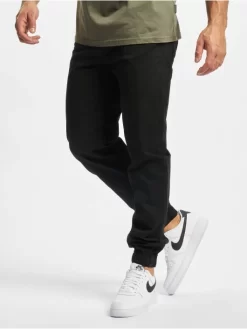Southpole Herren Chino Twill In Schwarz