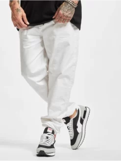 Southpole Herren Chino Twill In Weiß