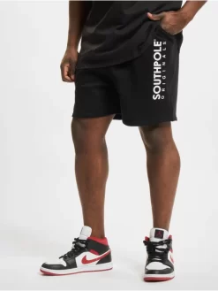 Southpole Herren Shorts Basic In Schwarz